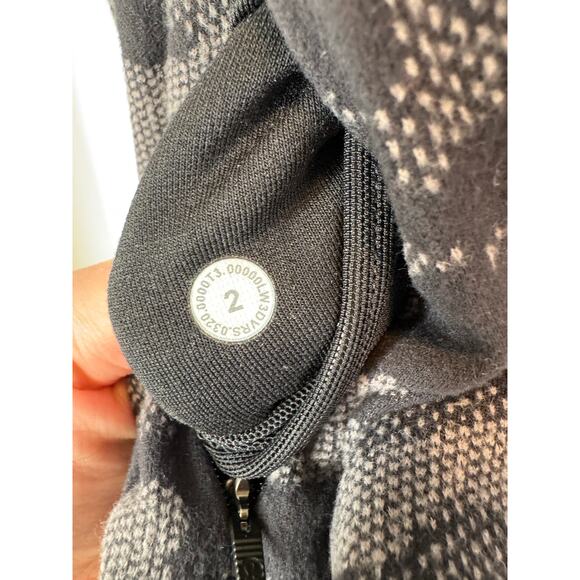 Lululemon run briskly 1/2 zip camo 2 - Picture 4 of 6